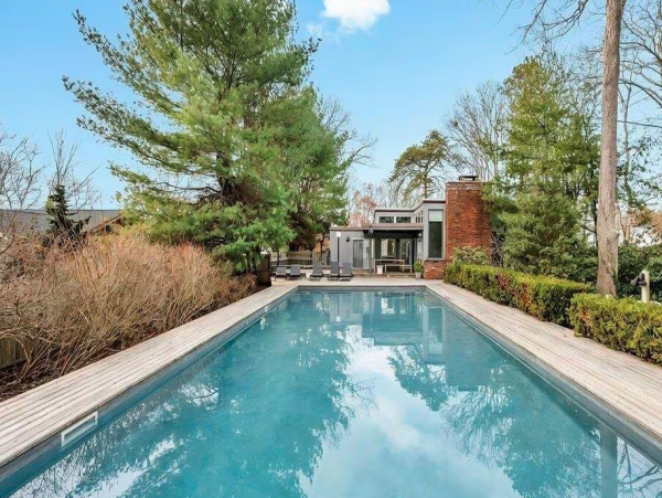 Luxurious 3-Bedroom Retreat in Hampton Bays - Your Coastal Escape Awaits